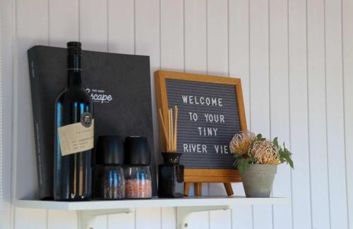 Narromine House | Macquarie River View by Tiny Away