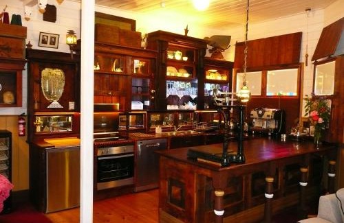 Clunes Villa | Madam Saddler - On Fraser Clunes