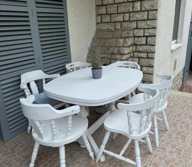 Balatonalmadi Apartment | Madarász 3 Deluxe Vendégház