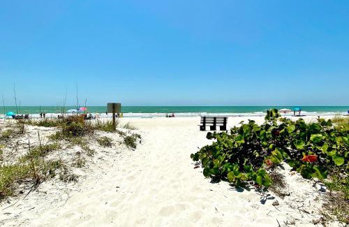 Madeira Beach Apartment | Madeira Bay Resort 509