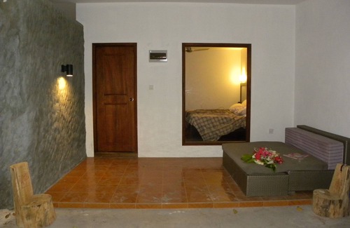Maalhos House | Madi Finolhu Guesthouse
