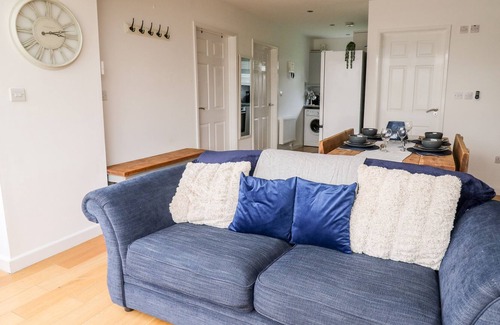 Ciliau-Aeron Cabin | MAES GLAS, pet friendly, with a garden in Ciliau Aeron