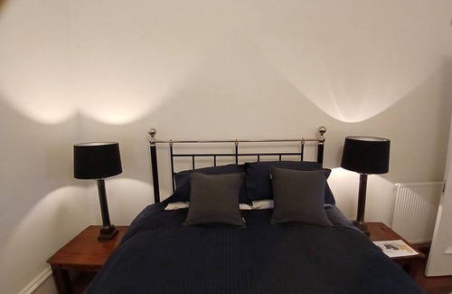 Prestwick Bed & Breakfast | Magdalena B&B Suite in traditional Victorian House, Lounge, bedroom & ensuite