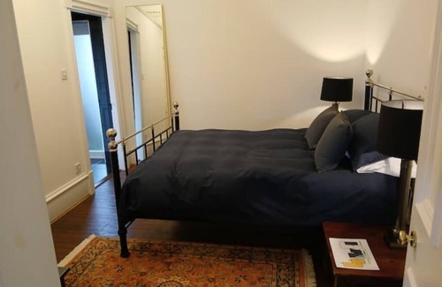 Prestwick Bed & Breakfast | Magdalena B&B Suite in traditional Victorian House, Lounge, bedroom & ensuite