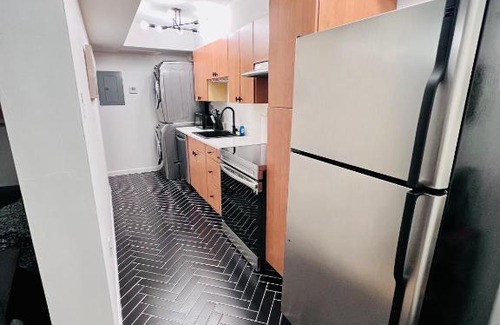 Birmingham Apartment | Magic City Overlook walk to Nightlife, St.Vincent's, and UAB