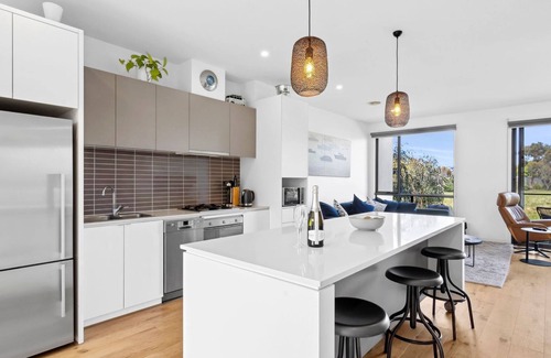 Torquay House | Magic Driftwood - A relaxing coastal getaway