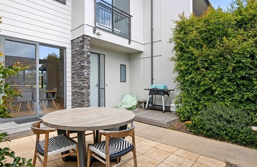 Torquay House | Magic Driftwood - A relaxing coastal getaway
