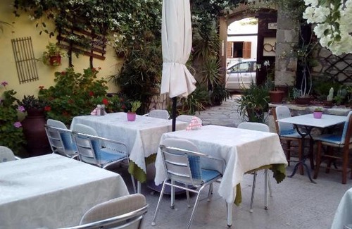 Mesa Chorio House | Magic Garden Holiday Home