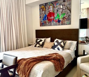 Downtown Miami Apartment | Magic Miami Penthouse Balcony with Insane Ocean & City Views Luxury Resort,Pool,Spa,Heart of Downtown