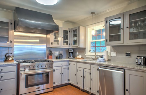 Skyland House | Magic on the Hill | Views, Fire Pit, Pet-Friendly + Biltmore Pass in Asheville