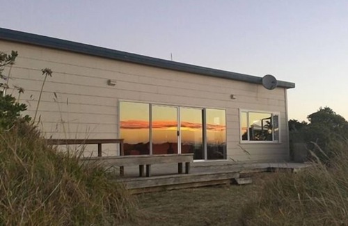 Waitarere Beach House | Magical Beach Kiwi Bach