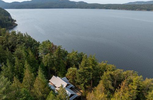 Eastsound House | Magical Beachfront, Hot Tub, Private, Spacious