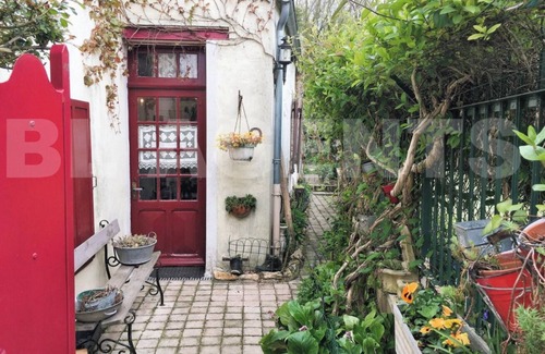 Villiers-sur-Seine Cottage | Magical Cottage with Garden