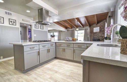 Fullerton House | ❀ Magical Days home ❀ Disneyland ◦ Beach ◦ Fast WIFI ◦ Anaheim ◦ Games ◦ Family