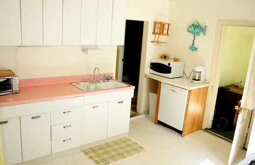 Harbor Springs House | Magical Harbor Spring Cottage-In Town- 4th of July and 7/26 to 8/2 just opened!