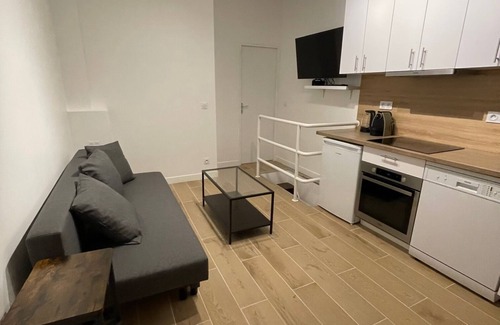 Necker Apartment | Maginfique Mathurin Metro Volontaire apartment