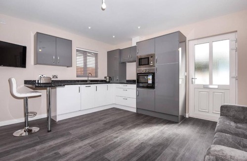 Runnymede Apartment | MAGNA HOUSE #FLAT1