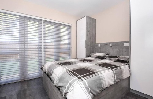 Runnymede Apartment | MAGNA HOUSE #FLAT1
