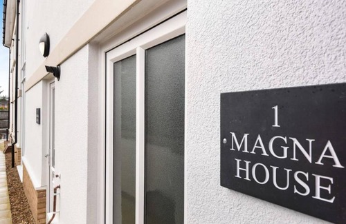 Runnymede Apartment | MAGNA HOUSE #FLAT1