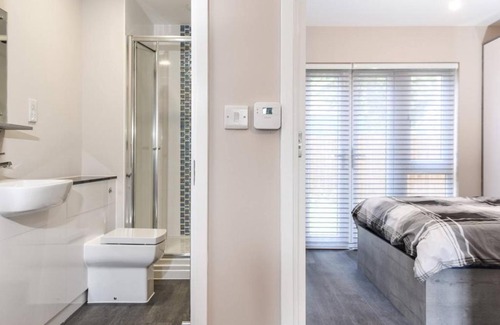Runnymede Apartment | MAGNA HOUSE #FLAT1