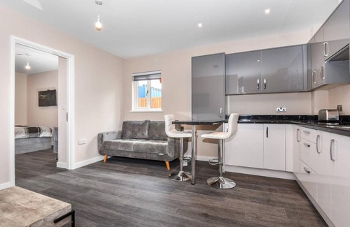 Runnymede Apartment | MAGNA HOUSE #FLAT6
