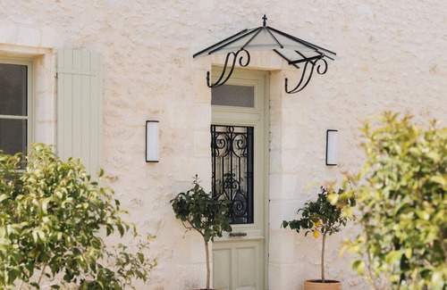 Saint-Seurin-de-Cadourne Apartment | Magnificent Suite Apartment with swimming pool N°1