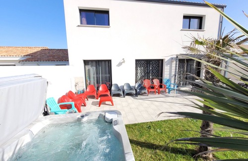 Saint-Hilaire-de-Riez House | Magnificent South-facing Villa with Jaccuzzi, Beach and Corniche 200 m'away