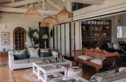 Calodyne Villa | Magnificent secured villa overlooking lagoon 5 minutes from the beach Private pool salt