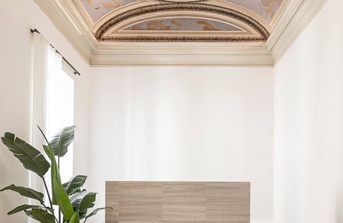 Rome City Centre Apartment | Magnificent apartment in XVI century building.