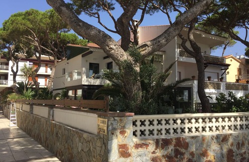 Platja d'Aro Villa | Magnificent Catalan villa facing the sea. Feet in the sand, 1 hour from BCN.