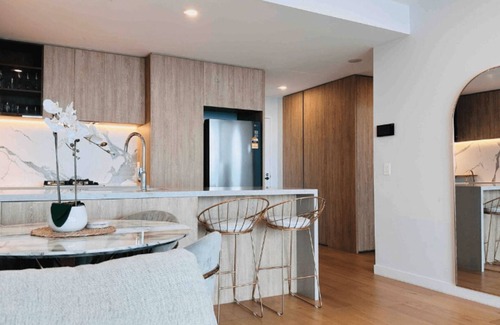 Broadbeach Apartment | Magnificent Full Ocean View at Casino Free Parking - CoastHM