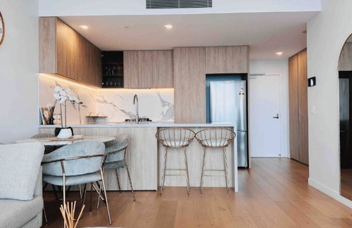 Broadbeach Apartment | Magnificent Full Ocean View at Casino Free Parking - CoastHM