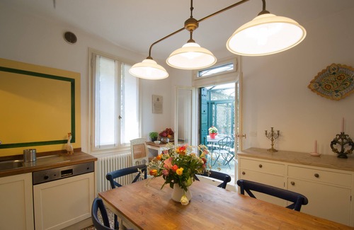 Dorsoduro Apartment | Magnificent House for 12 People with Private Garden and Romantic Terrace