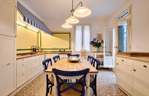 Dorsoduro Apartment | Magnificent House for 12 People with Private Garden and Romantic Terrace
