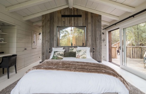 Pinarellu Cabin | Magnificent independent luxury suite with all the comforts of the Treehouse type.