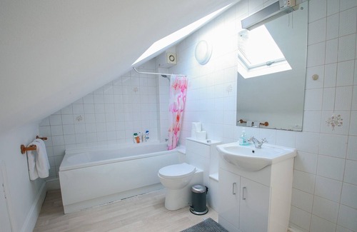 Little Venice Apartment | Magnificent Maida Vale 1bd apt for 3