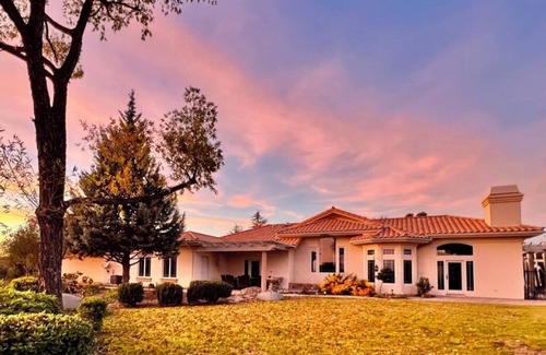 Murrieta House | Magnificent Mansion@La Cresta, nestled in a private vineyard, close to Temecula