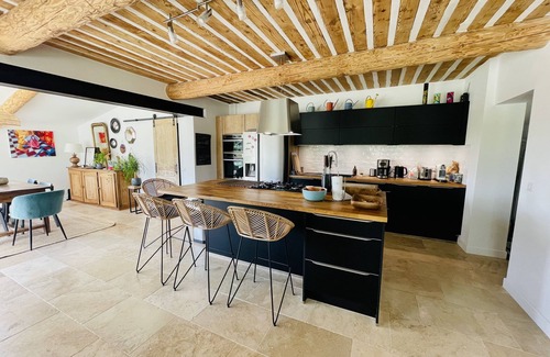 Cavaillon House | Magnificent pool villa in the Luberon park