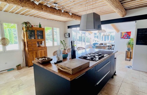 Cavaillon House | Magnificent pool villa in the Luberon park
