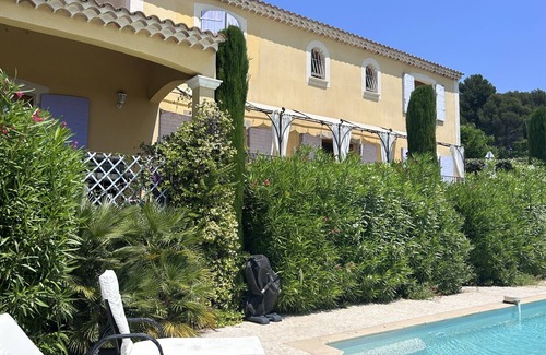Cadenet House | Magnificent Provencal villa with 4 bedrooms, swimming pool, at the foot of the Luberon