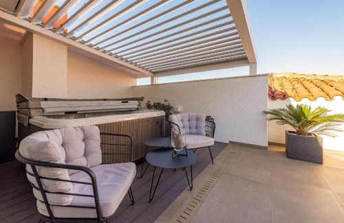 Zadar Old Town Apartment | Magnificent Rooftop Jacuzzi & Terrace Apartment Olia