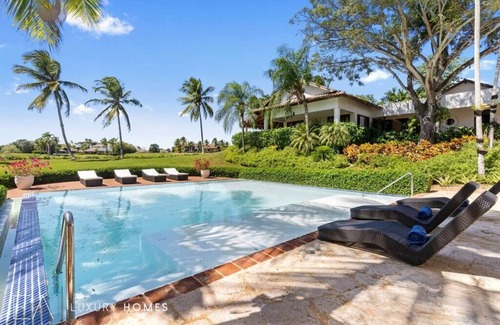 Las Lomas Villa | Magnificent & Spacious 6-Bedroom Villa w/Pool, Jacuzzi, .