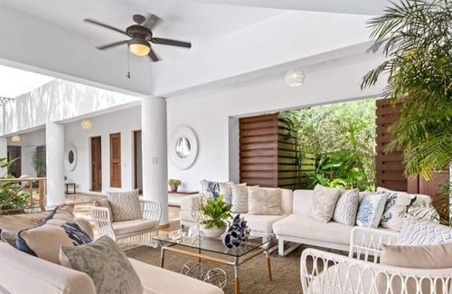 Las Lomas Villa | Magnificent & Spacious 6-Bedroom Villa w/Pool, Jacuzzi, .