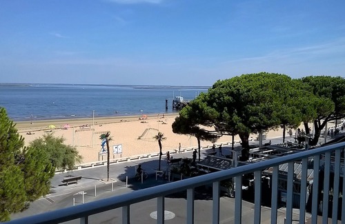 Arcachon Apartment | Magnificent views of the Bay, in the center and on the beach .