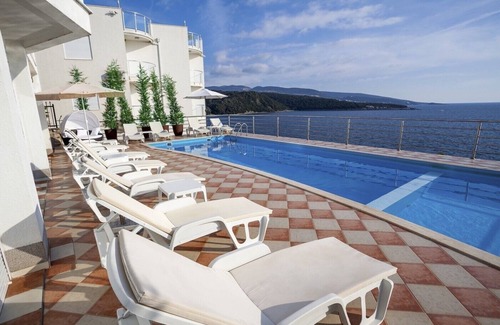 Bar Villa | Magnificent villa on the first line with a pool
