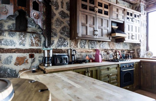 Orhangazi Villa | Magnificient Stone House with Private Pool and Jacuzzi in Iznik, Bursa