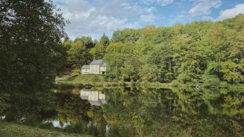 Saint-Hilaire-les-Courbes Apartment | MAGNIFIQUE Location au bout de la route