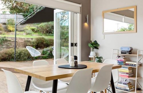 West Launceston House | Magnolia House: Near the Cataract Gorge & Parking