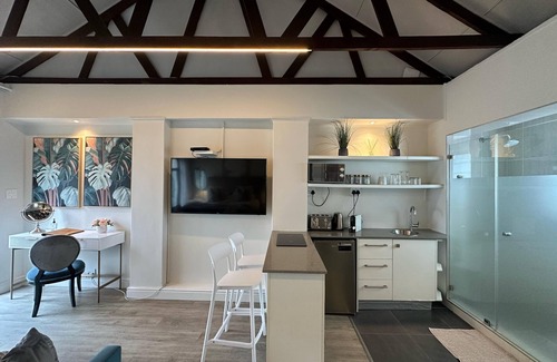 Tokai Apartment | Magnolia King - Honeymoon Unit Self catering