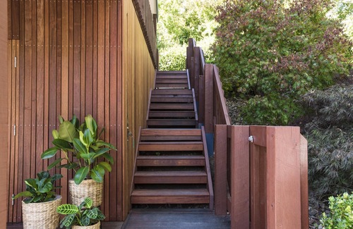 Sassafras Cabin | Magnolia Lodge - Cosy Lodge for Two! (infants welcome)
